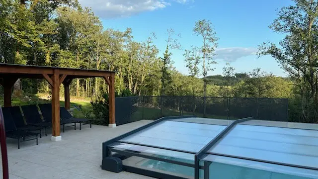 piscine protégée avec l'abri-bas