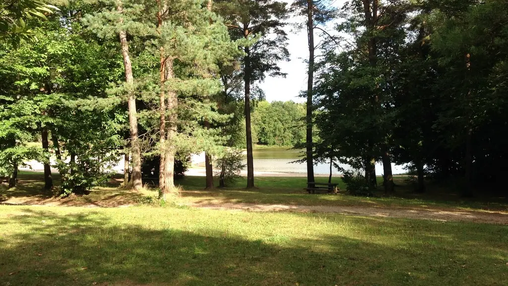 Aire Pique Nique Plage Lac du Coiroux - Aubazine