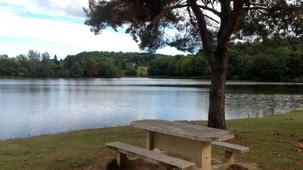 Aire Pique Nique 1 Lac du Coiroux - Aubazine