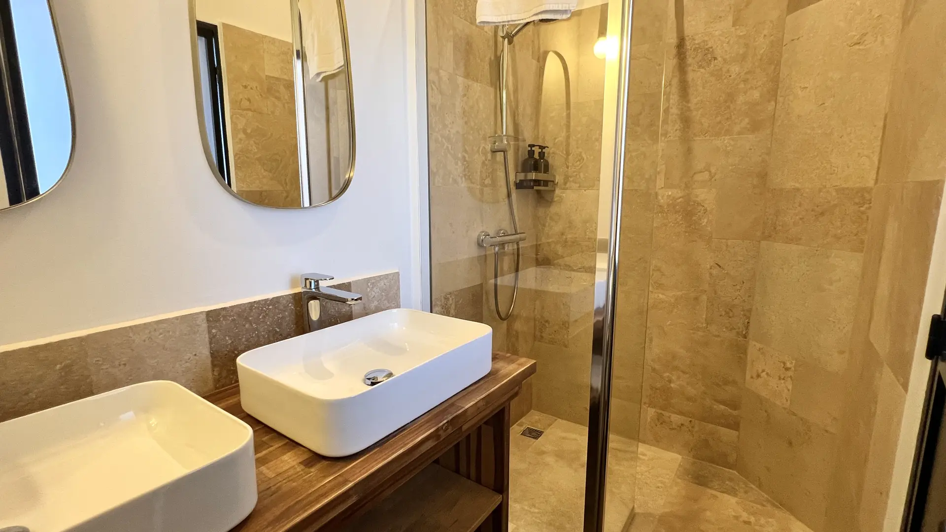 Appartement 11 Cahors Salle d'eau