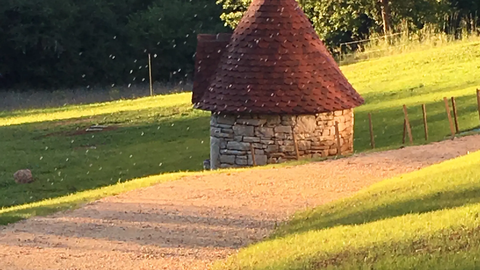 Puits au soleil couchant