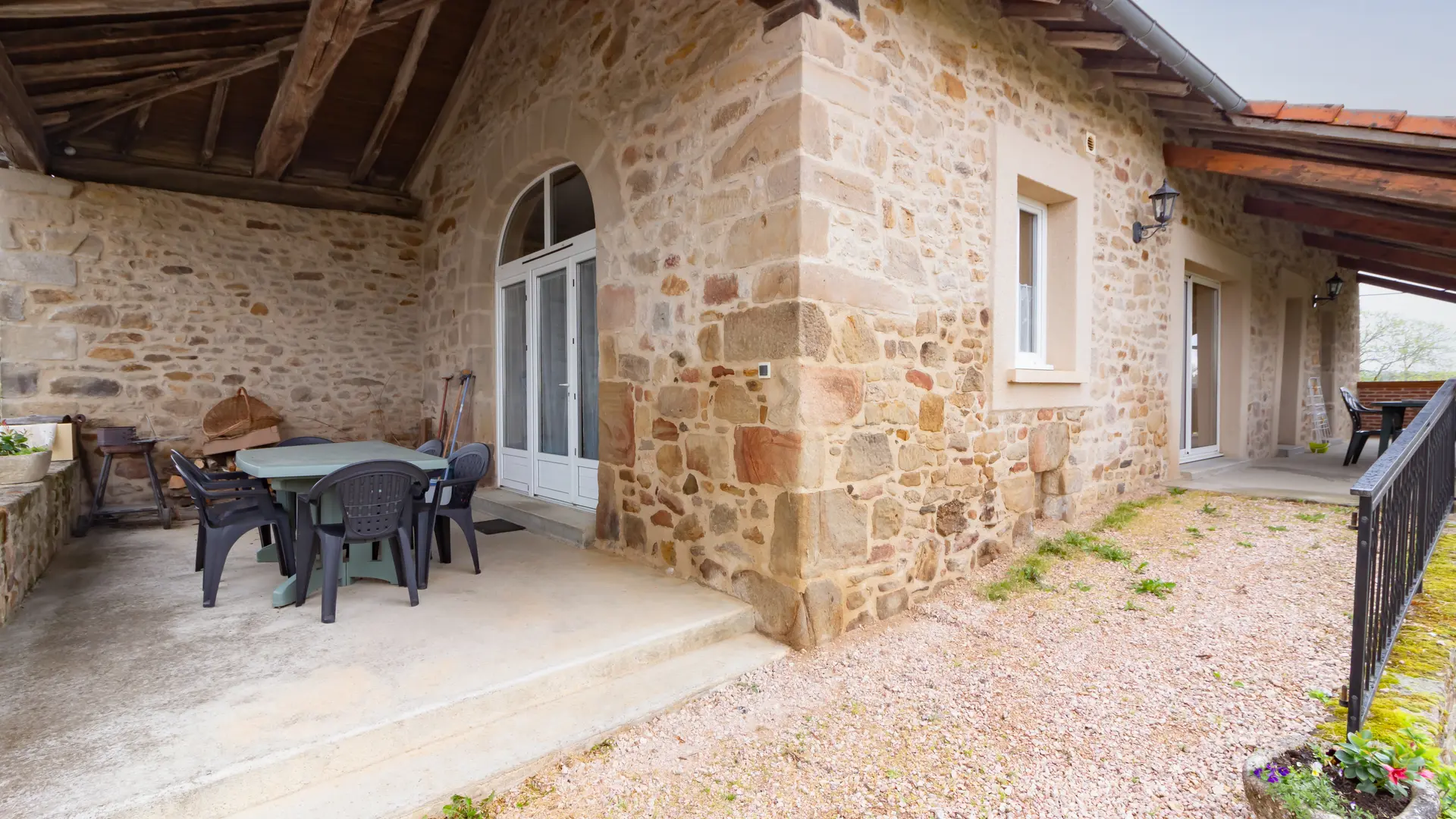 Vue extérieure terrasse balcon