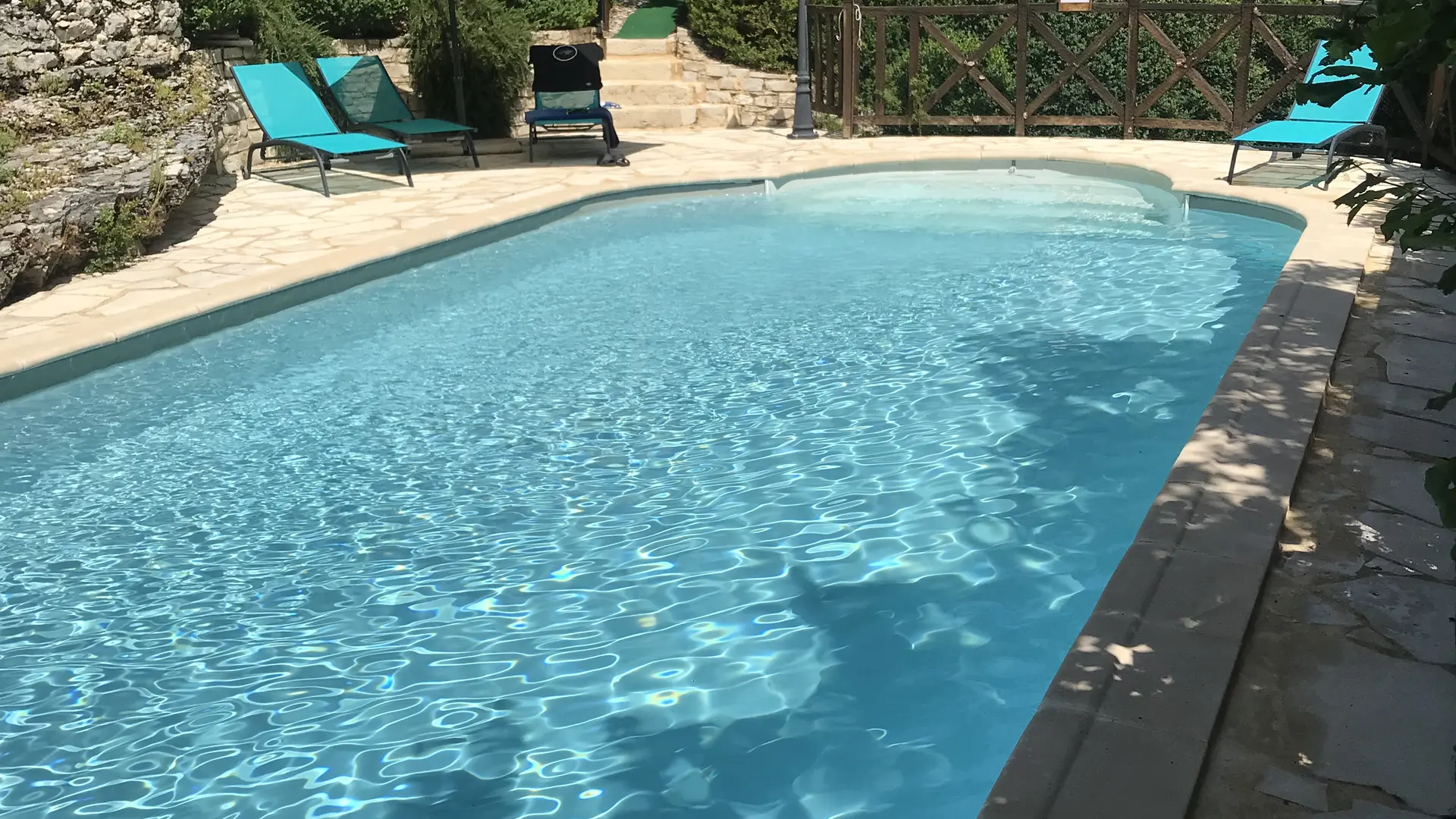 La Piscine dans son écrin naturel