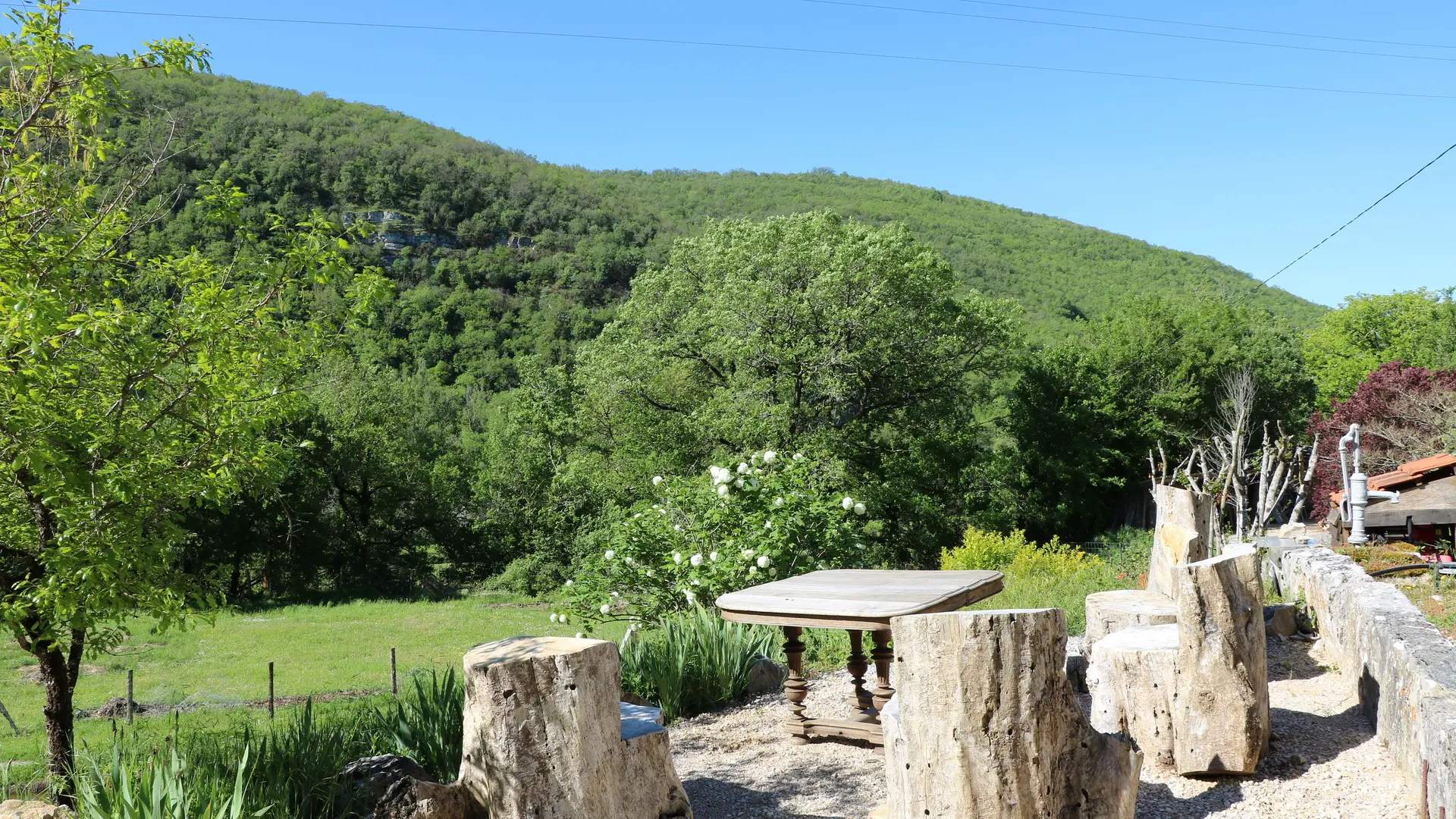 Terrasse nature grand gite proche Figeac