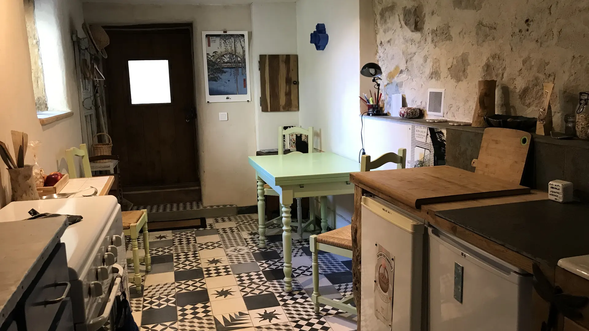 Le coin repas/ accès ruelle