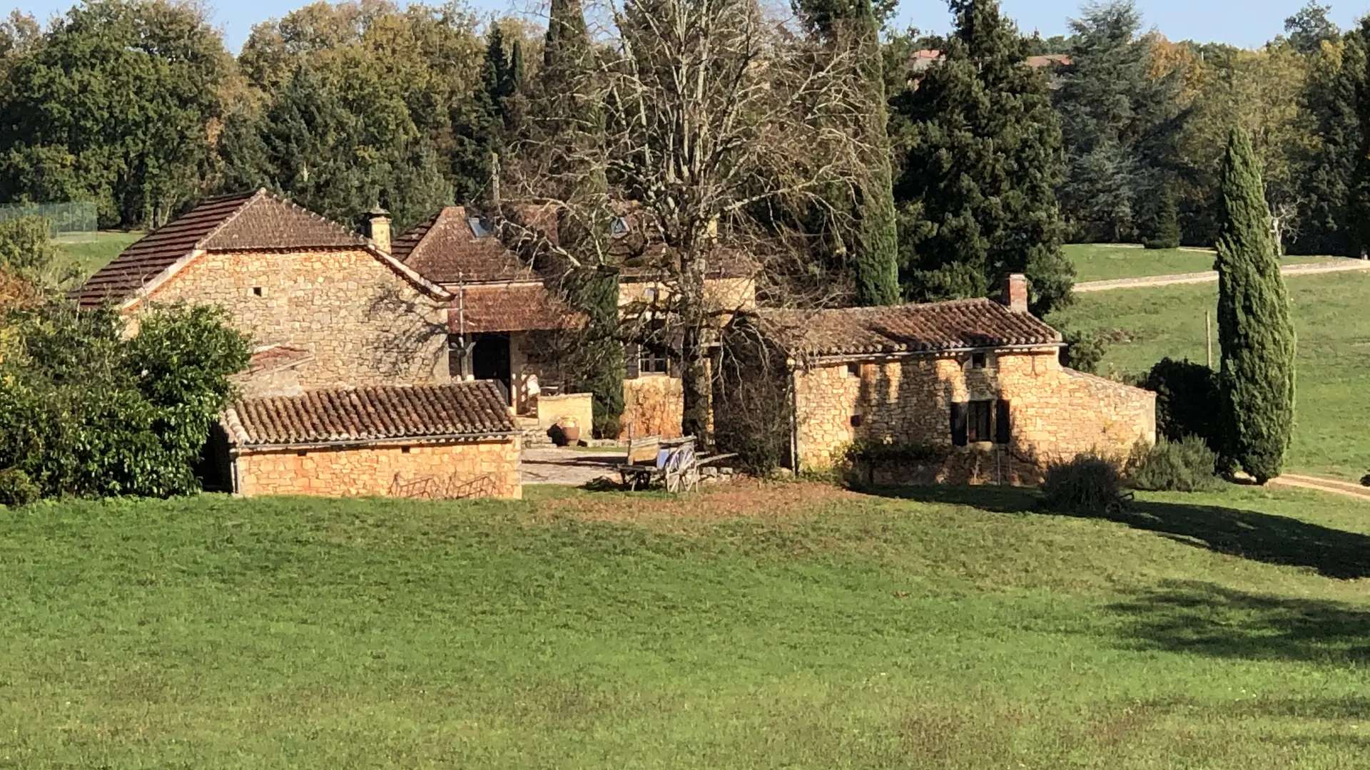 FOURNET,vue du haut des champs. Tout l'ensemble vous est réservé