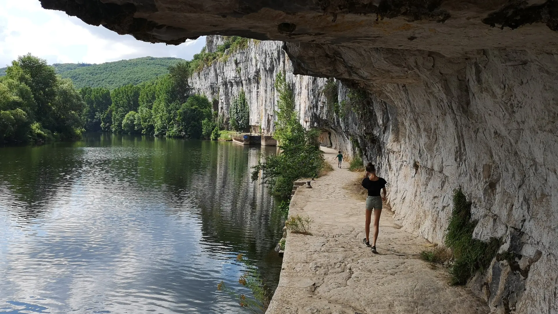 chemin de halage à proximité