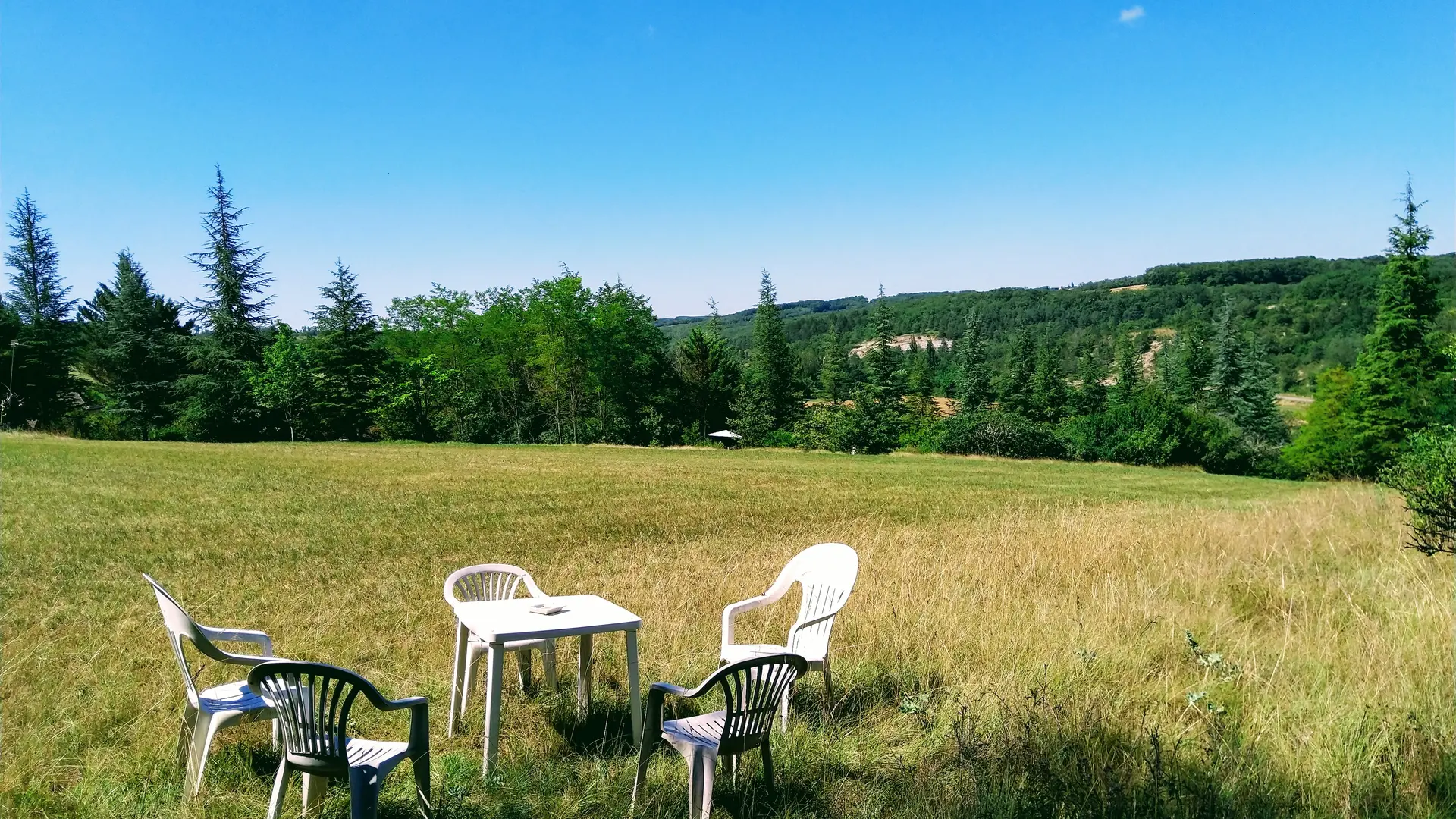 Terrasse pour coucher de soleil, près de la pinède