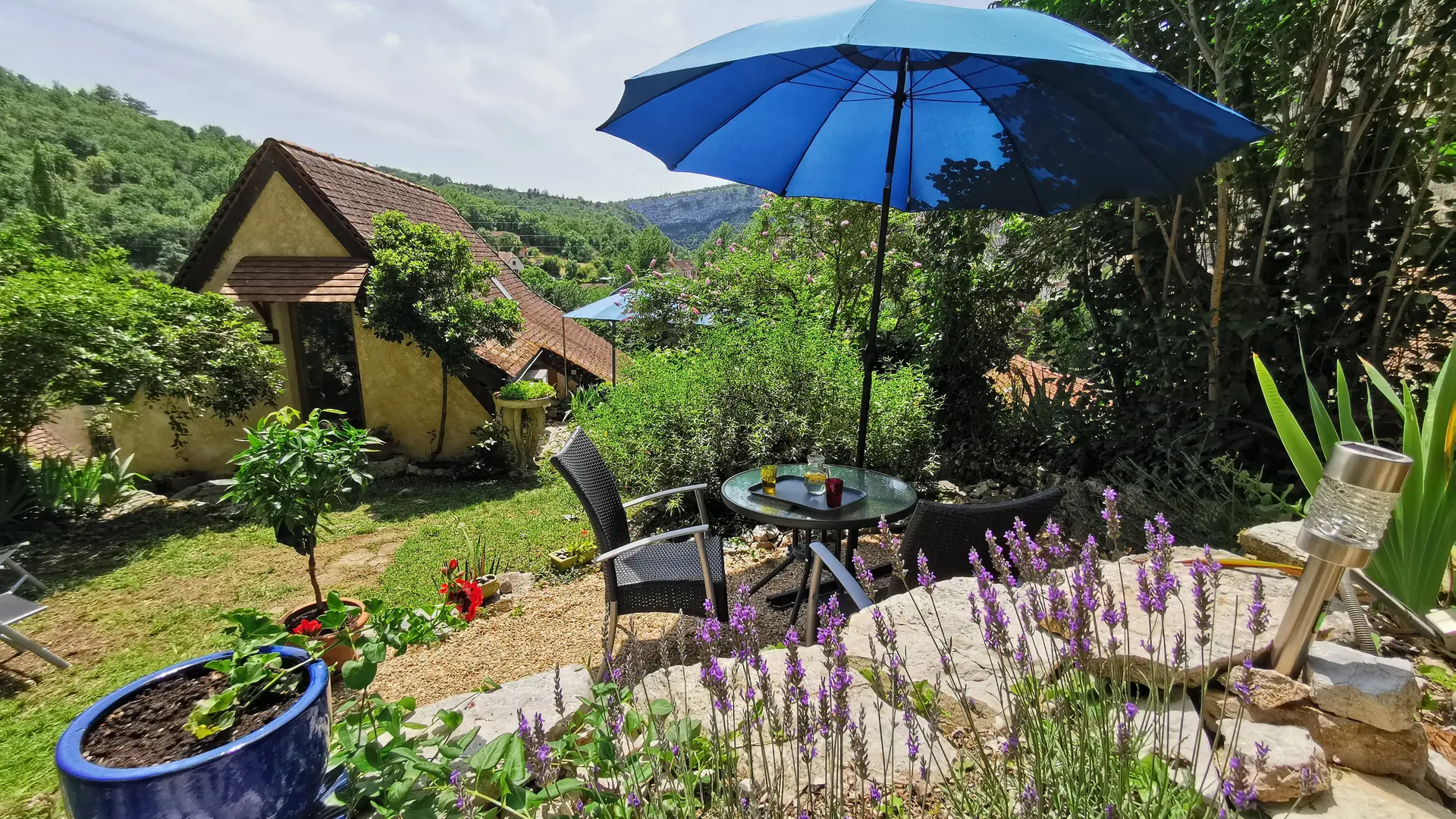 Terrasse réservée pour les locataires de l'appart Quercy