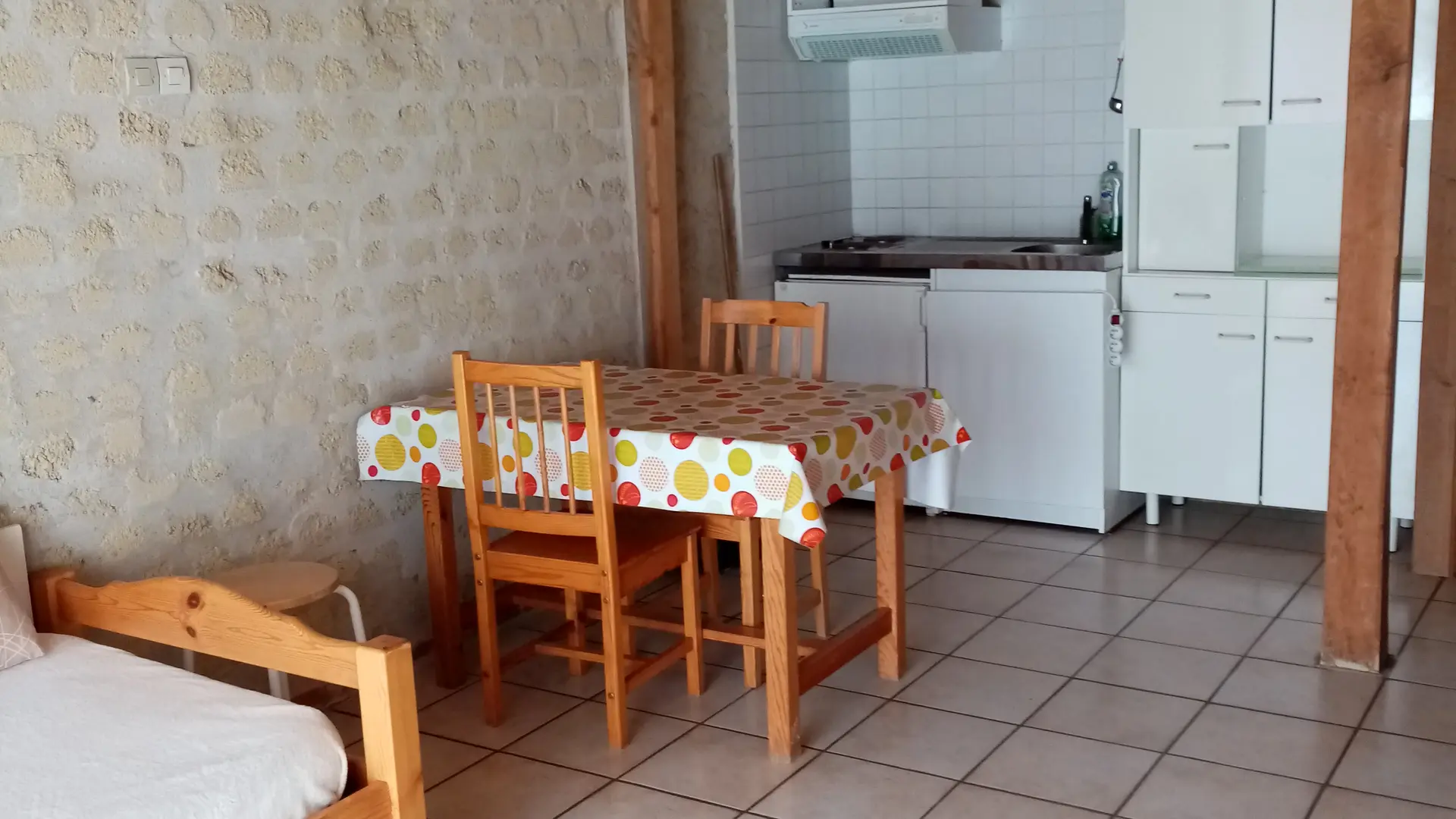 Séjour avec couchage et kitchenette