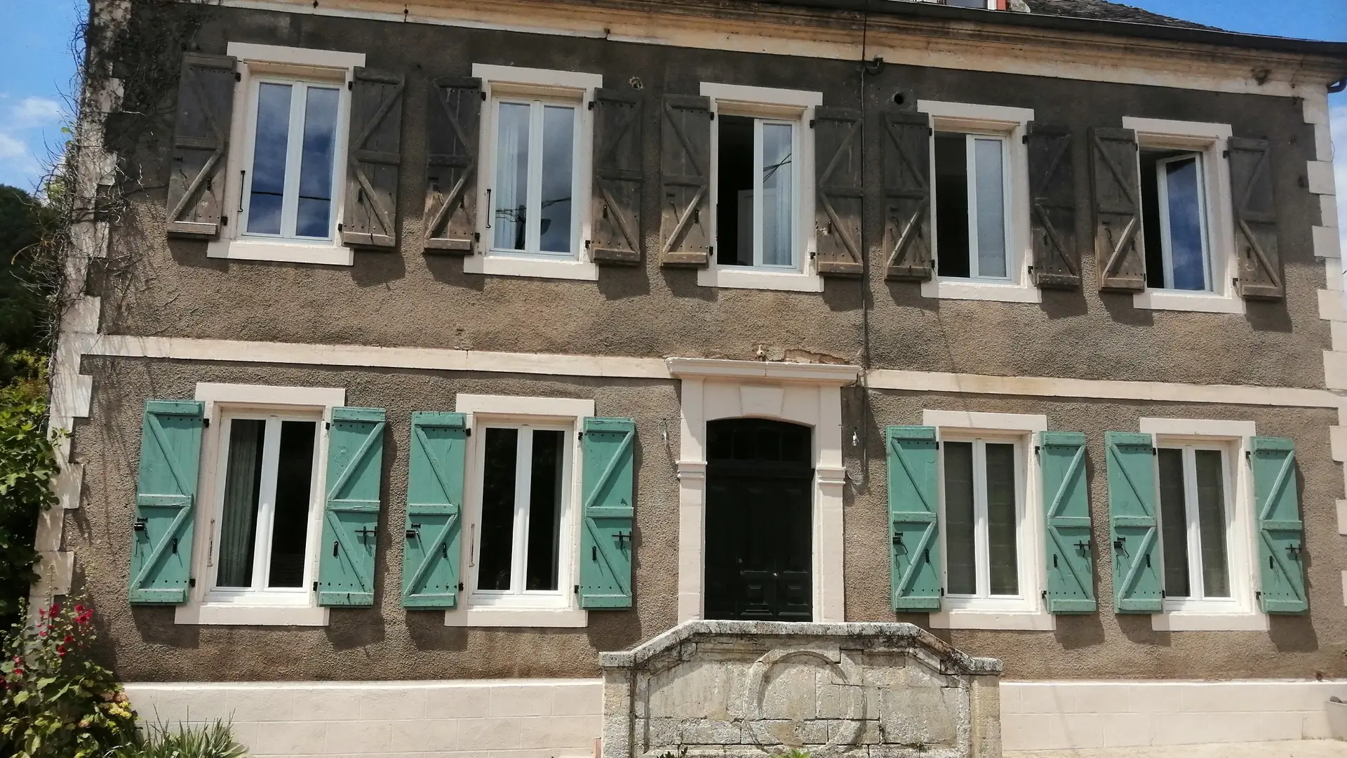 Chambre d'hôtes Saint- Denis-les Martel- Façade de la maison.