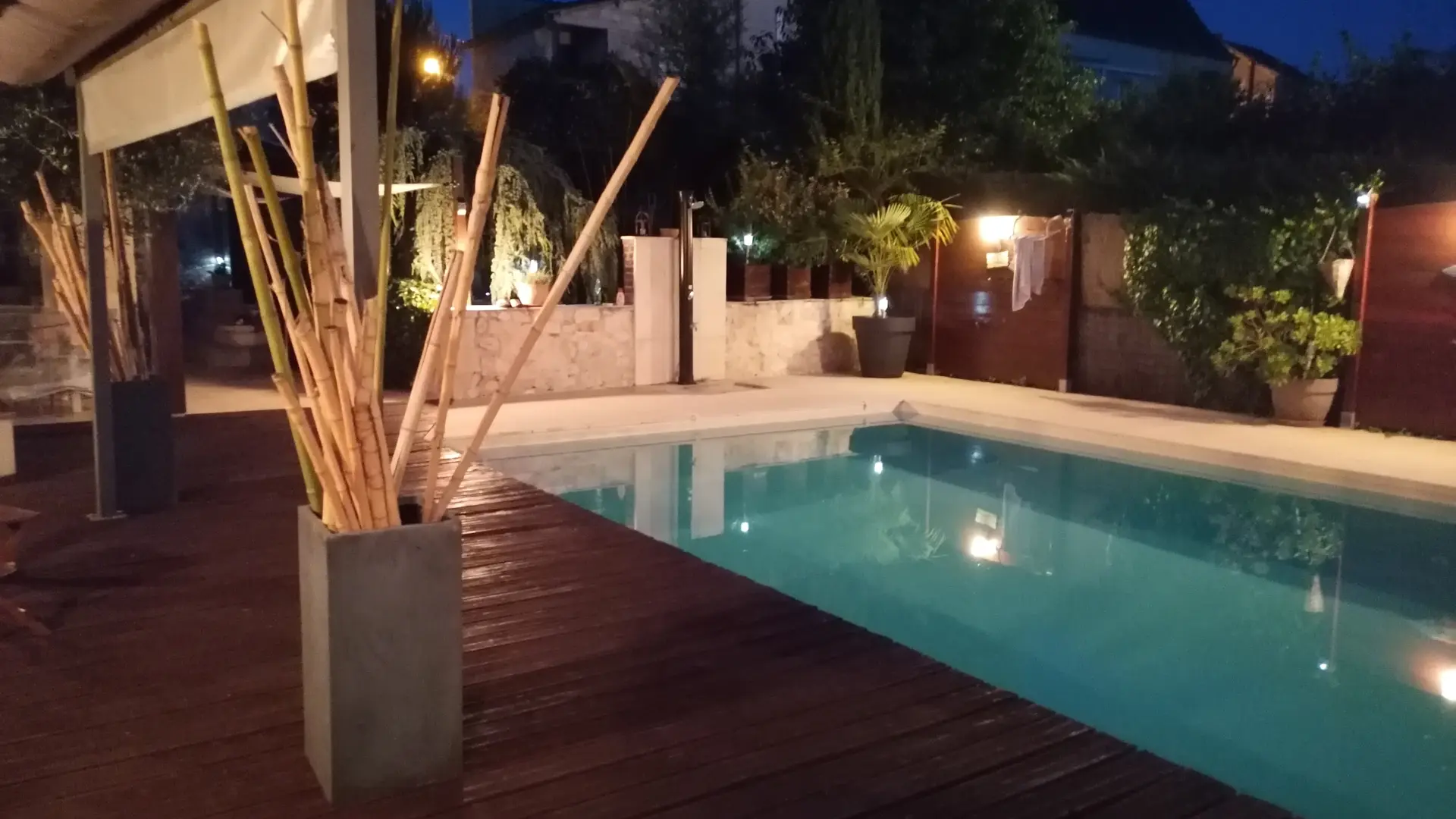 vue piscine nuit