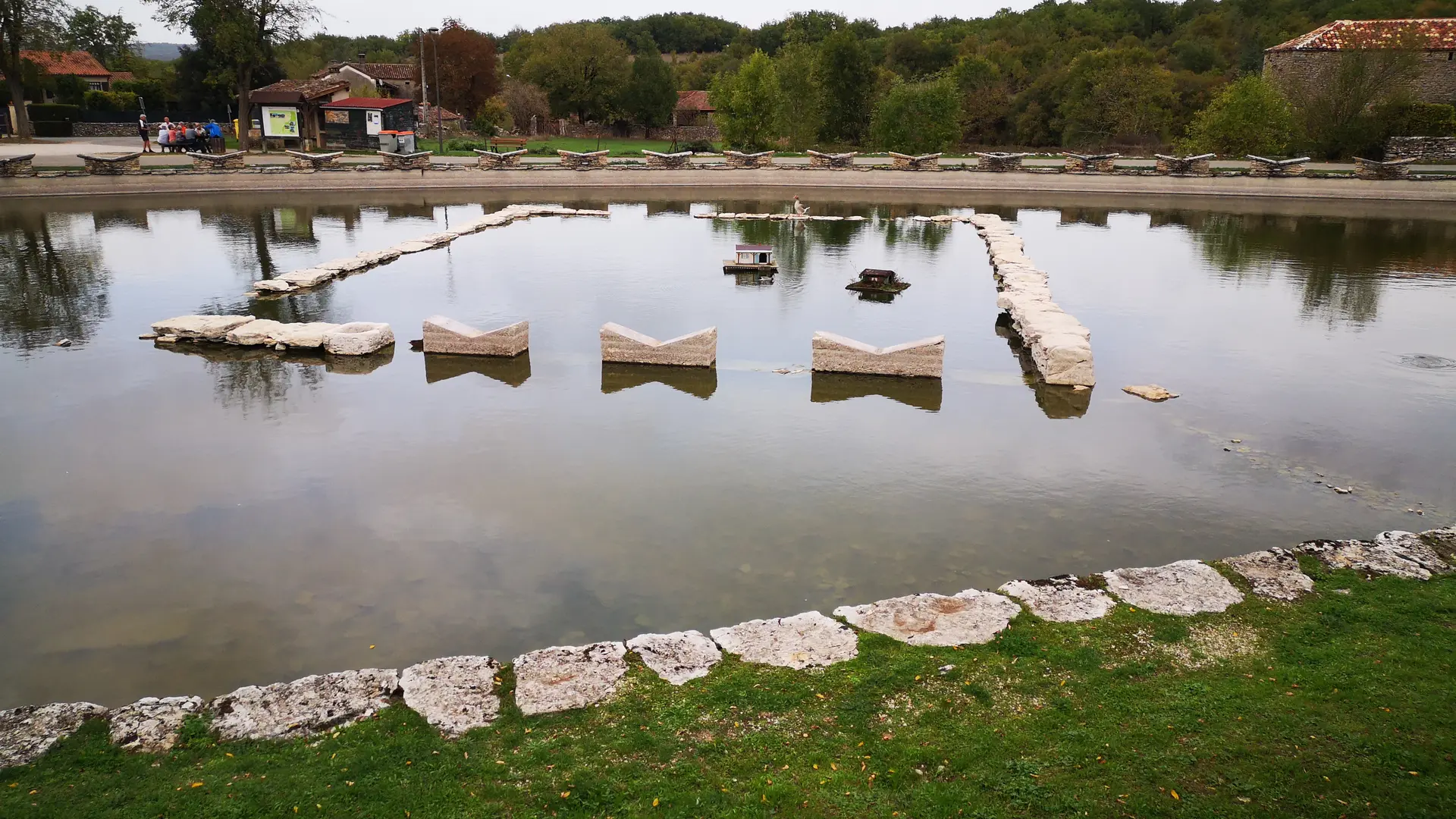 DOUBLE LAVOIR PAPILLON à LAC D'AUJOLS