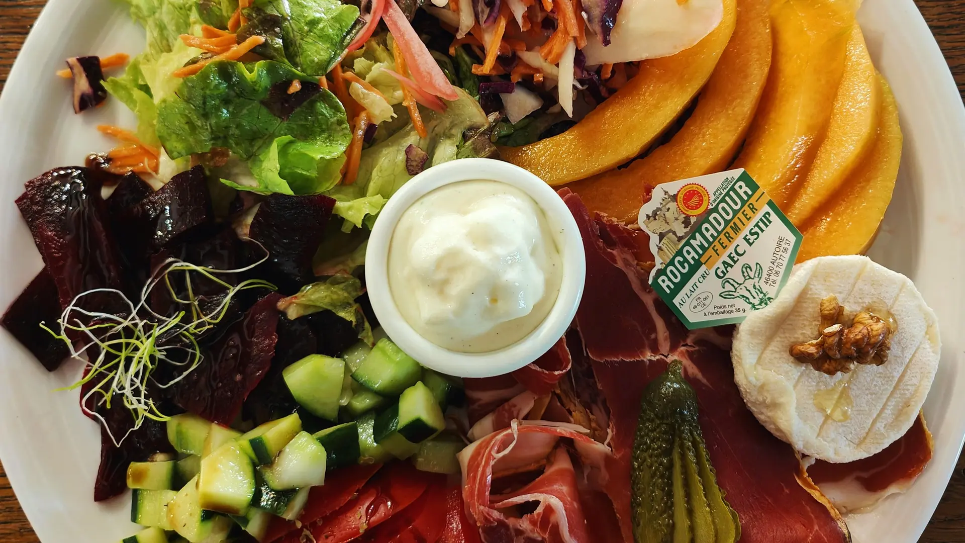 assiette estivale, melon du quercy, jambon de pays, chantilly au rocamadour...