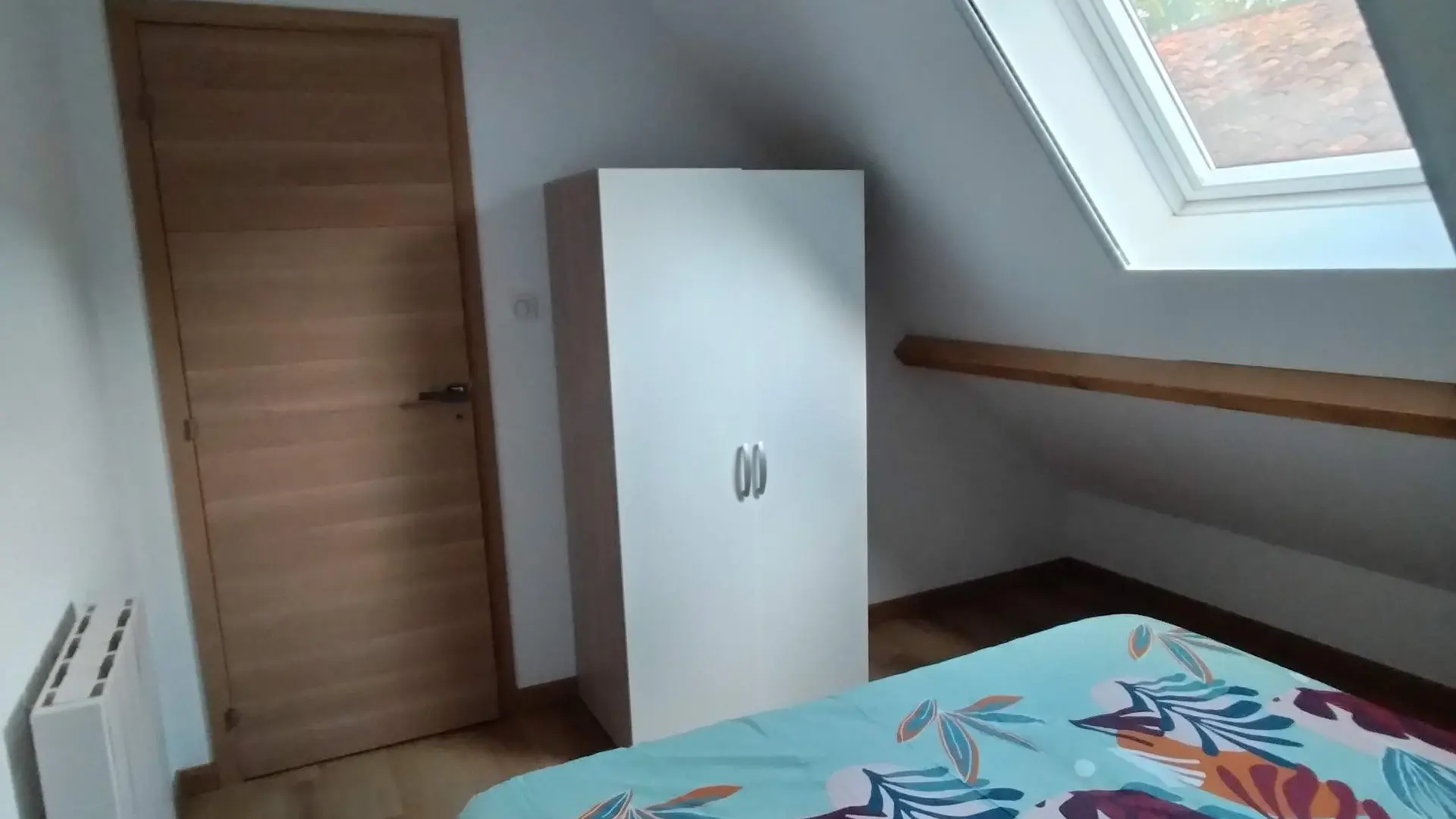 Chambre 1 avec Armoire