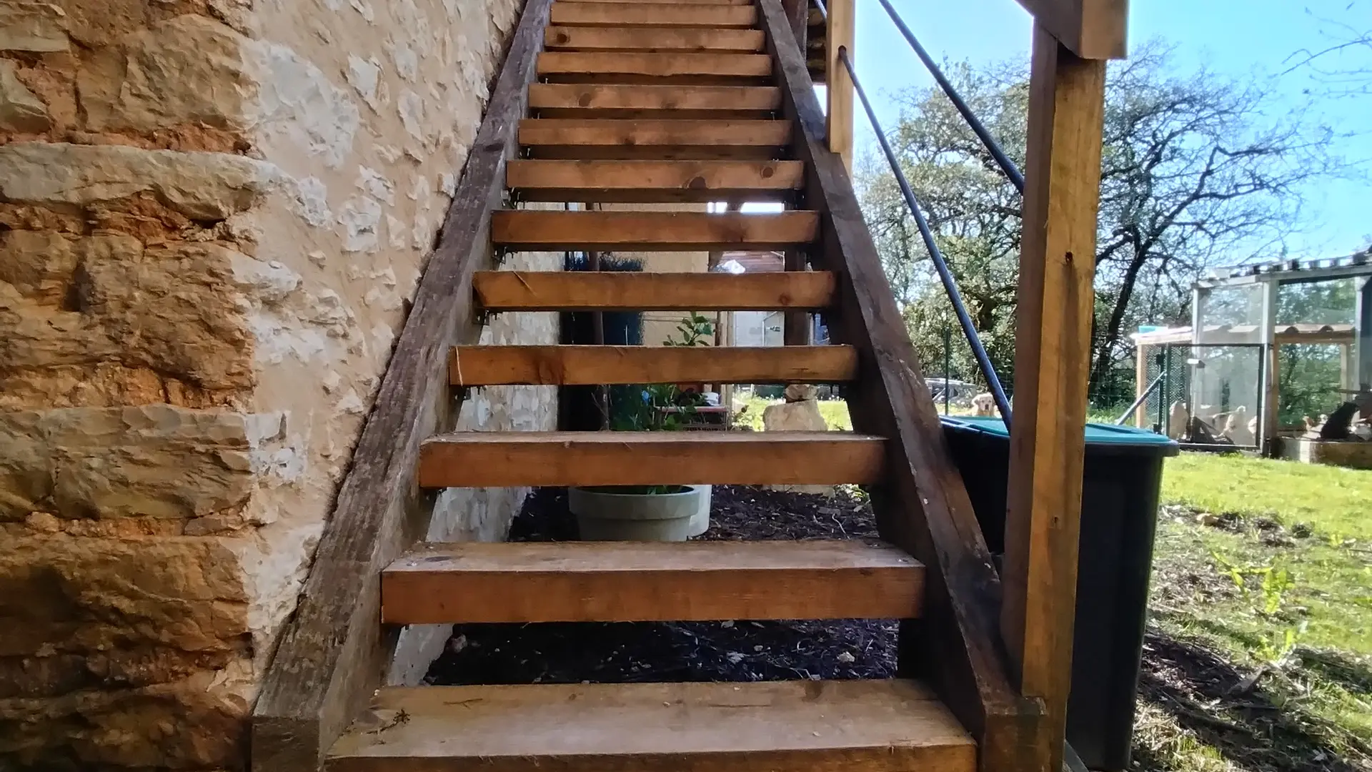 Escalier pour accèder au gîte