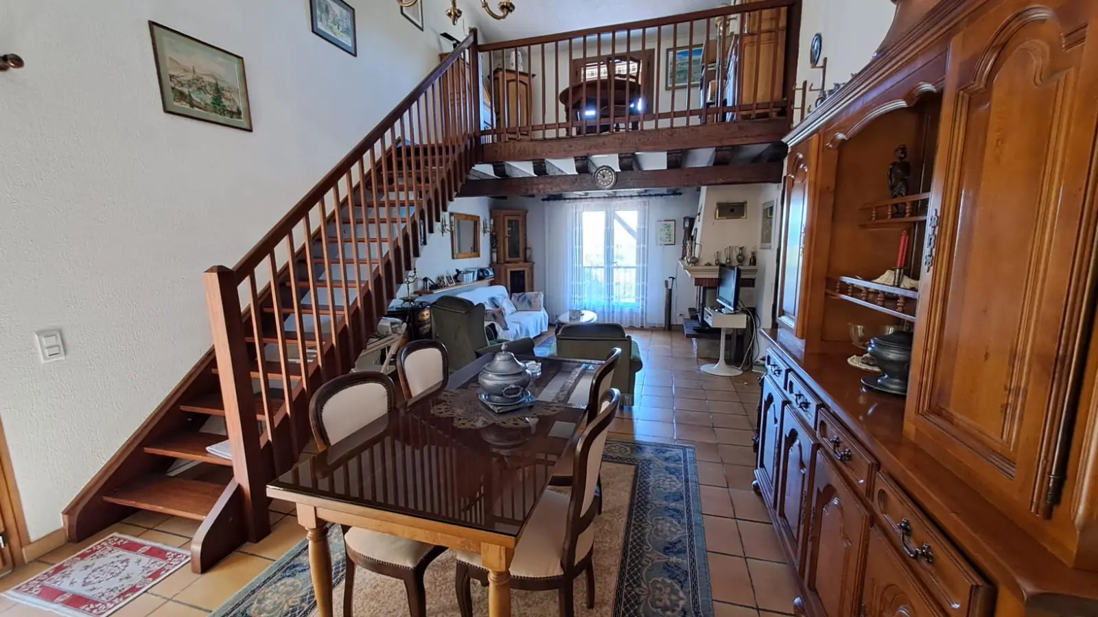 Salle à manger, Vue sur Mezzanine avec bureau et accès chambre