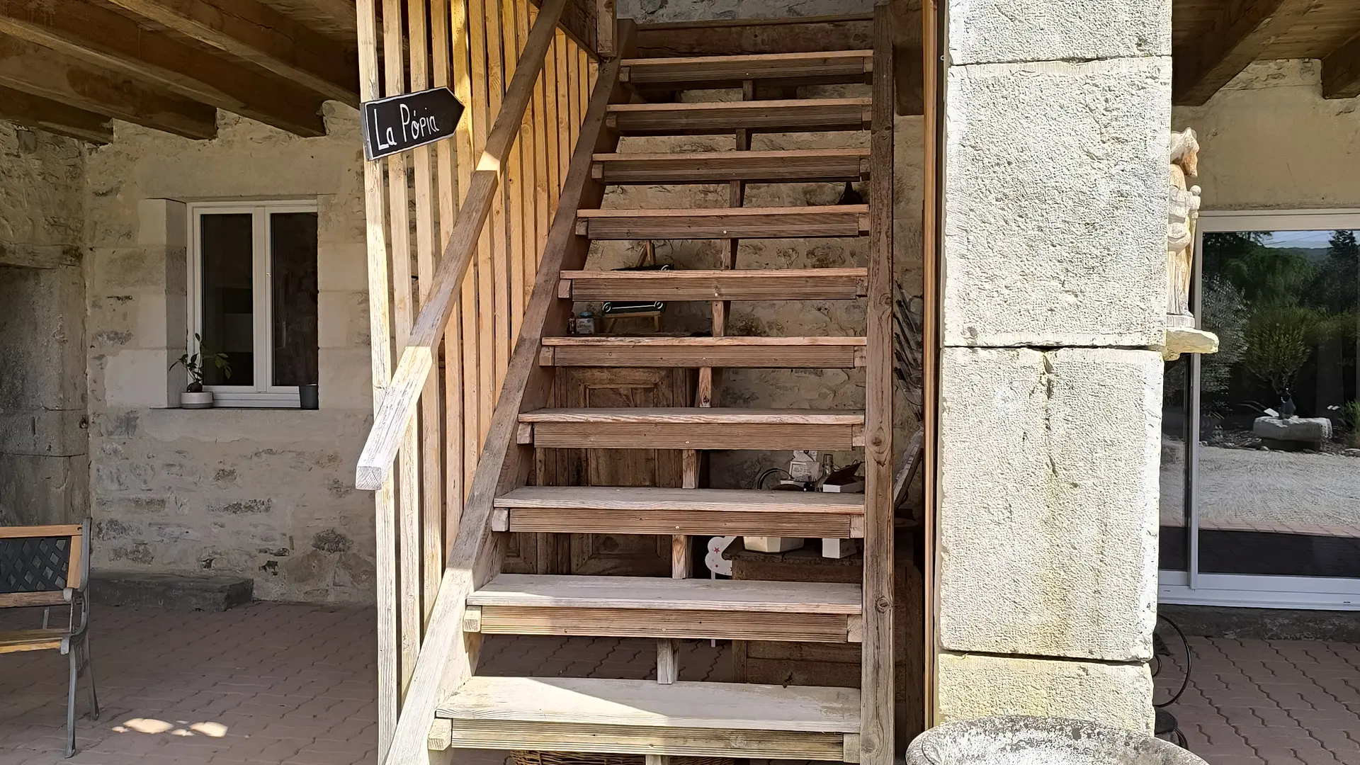 accès La Popia et terrasse privative