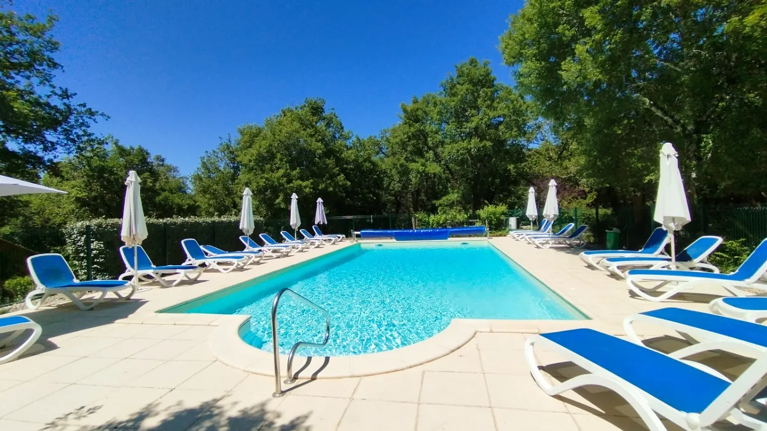 Piscine partagée - Hameau LES ORCHIDEES