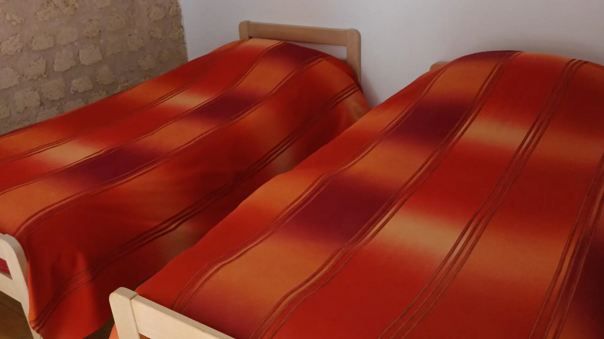 Chambre avec deux lits de 90
