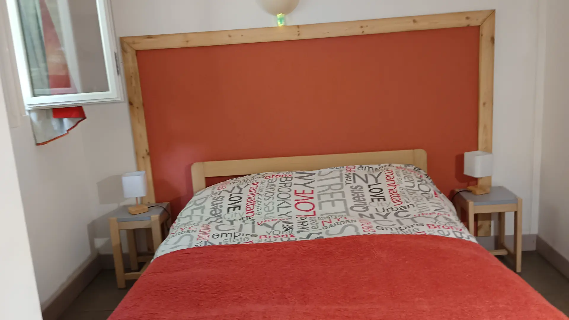 Chambre avec lit double