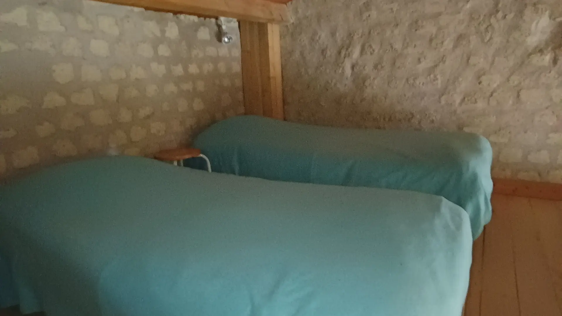 Chambre en mezzanine avec deux lits de 90