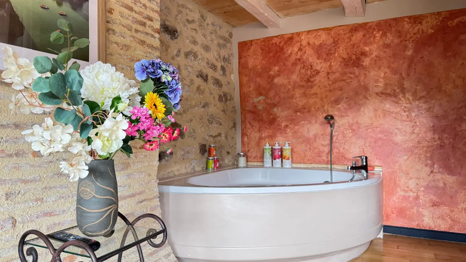 Baignoire d'angle chambre La Terrasse