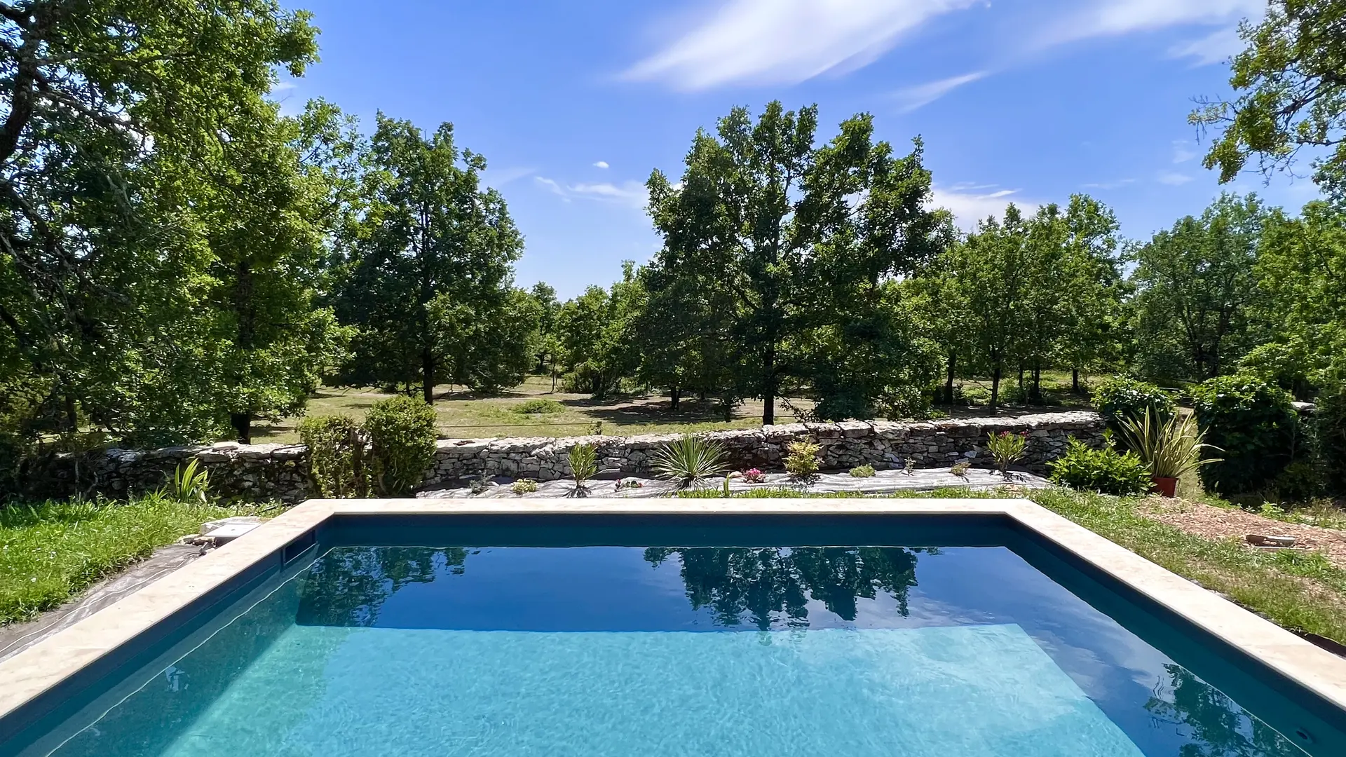 Piscine Chauffée et clôturée - Gîte de l'Etude