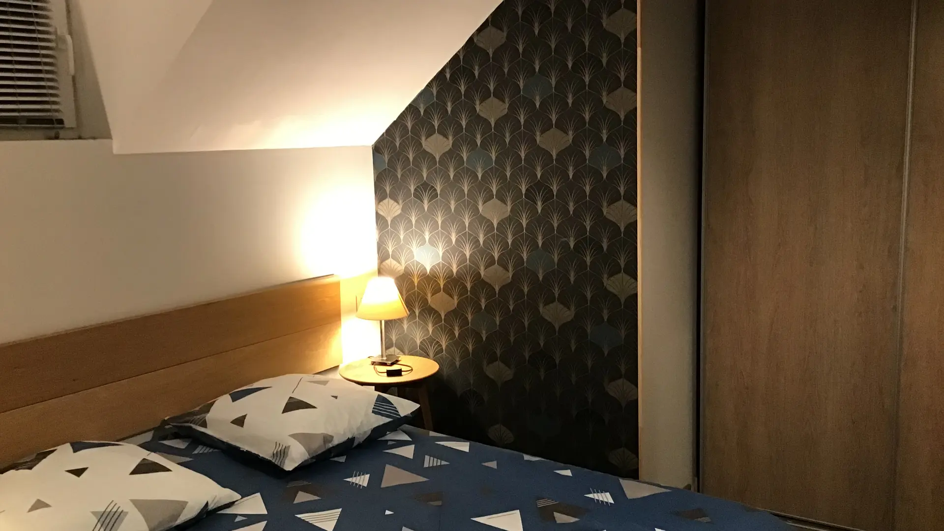 Chambre avec penderies