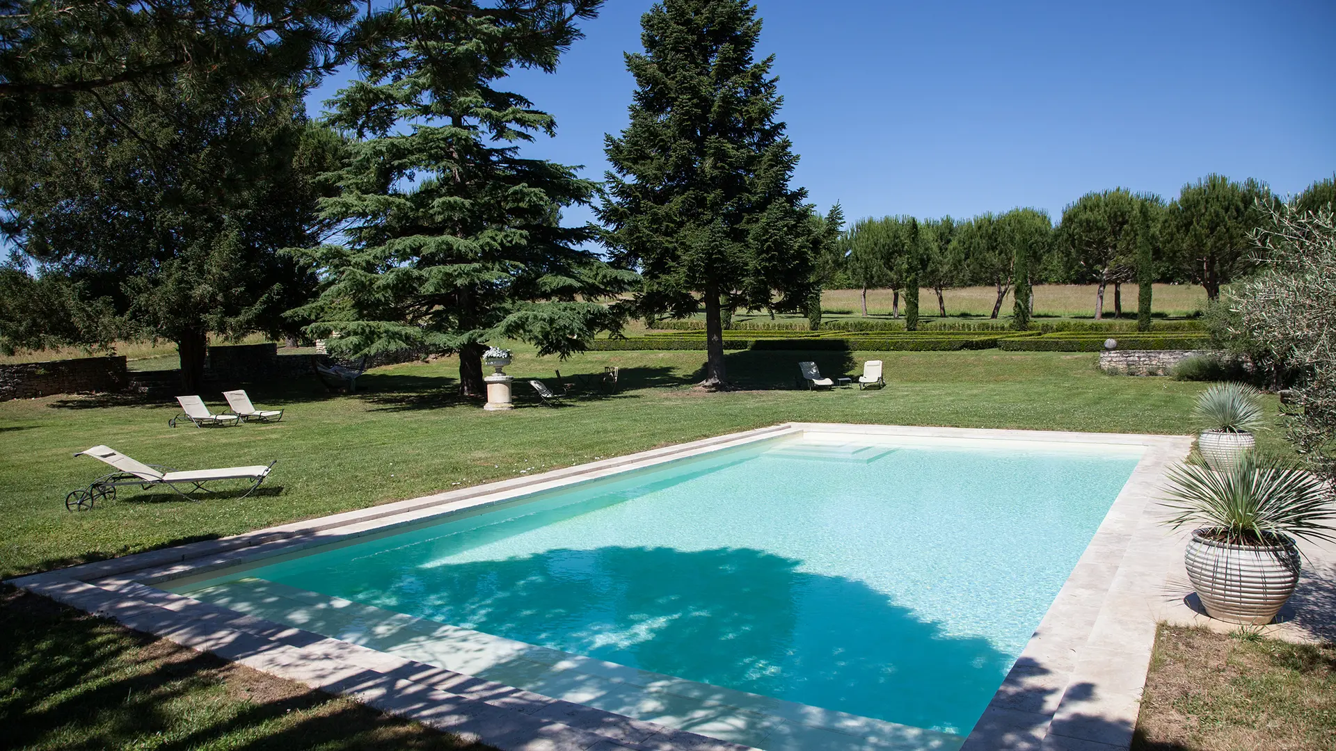 Piscine partagée du domaine