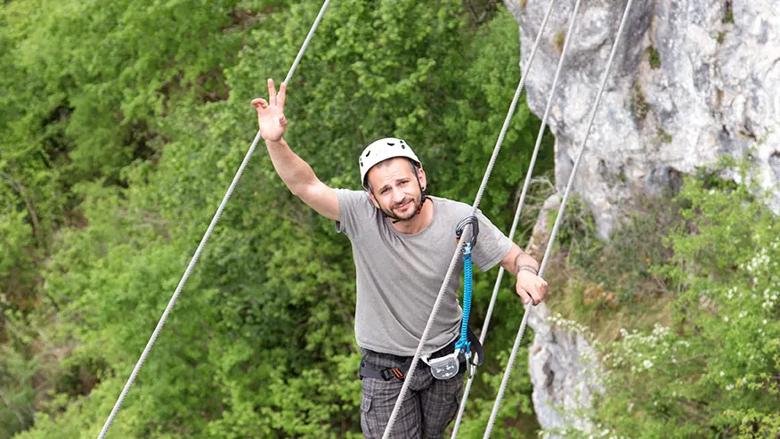 Tom sur le pont Népalais