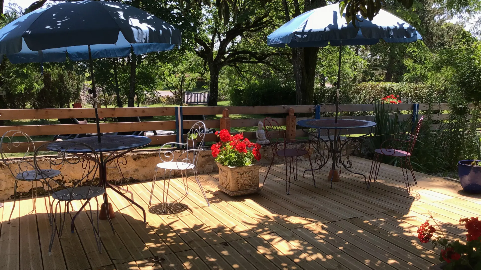 terrasse pour petits déjeuners ou autres