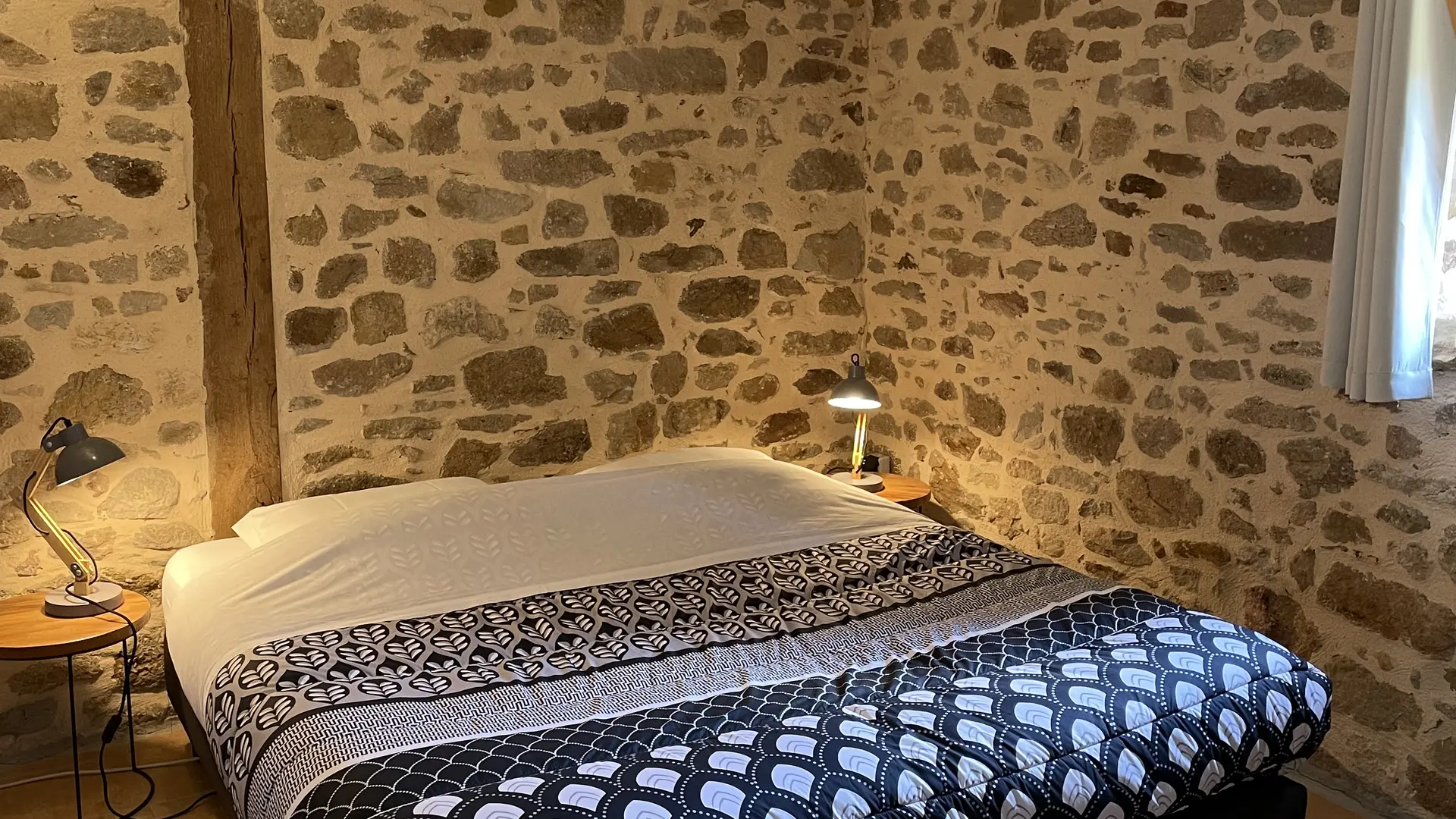 Chambre Plume ou 1 lit de 180 en rez-de-chaussée