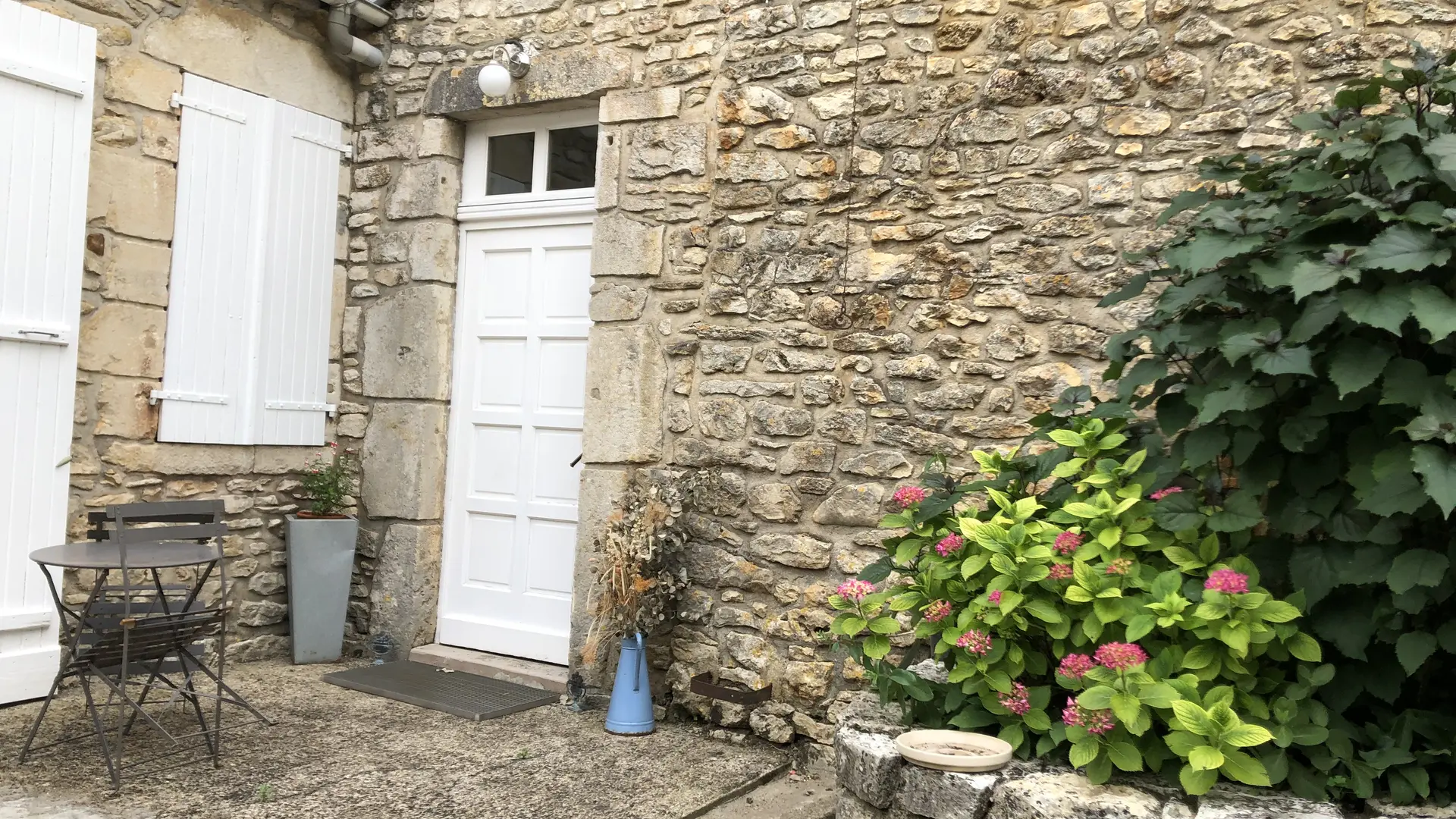 Porte d'entrée de la chambre