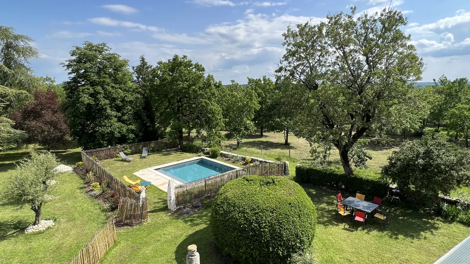 Parc et Piscine Chauffée du Gîte de l'Etude