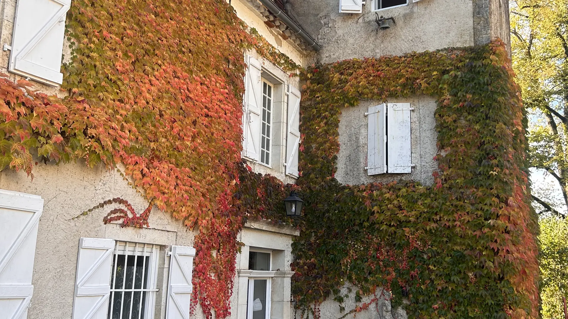 Entrée maison automne