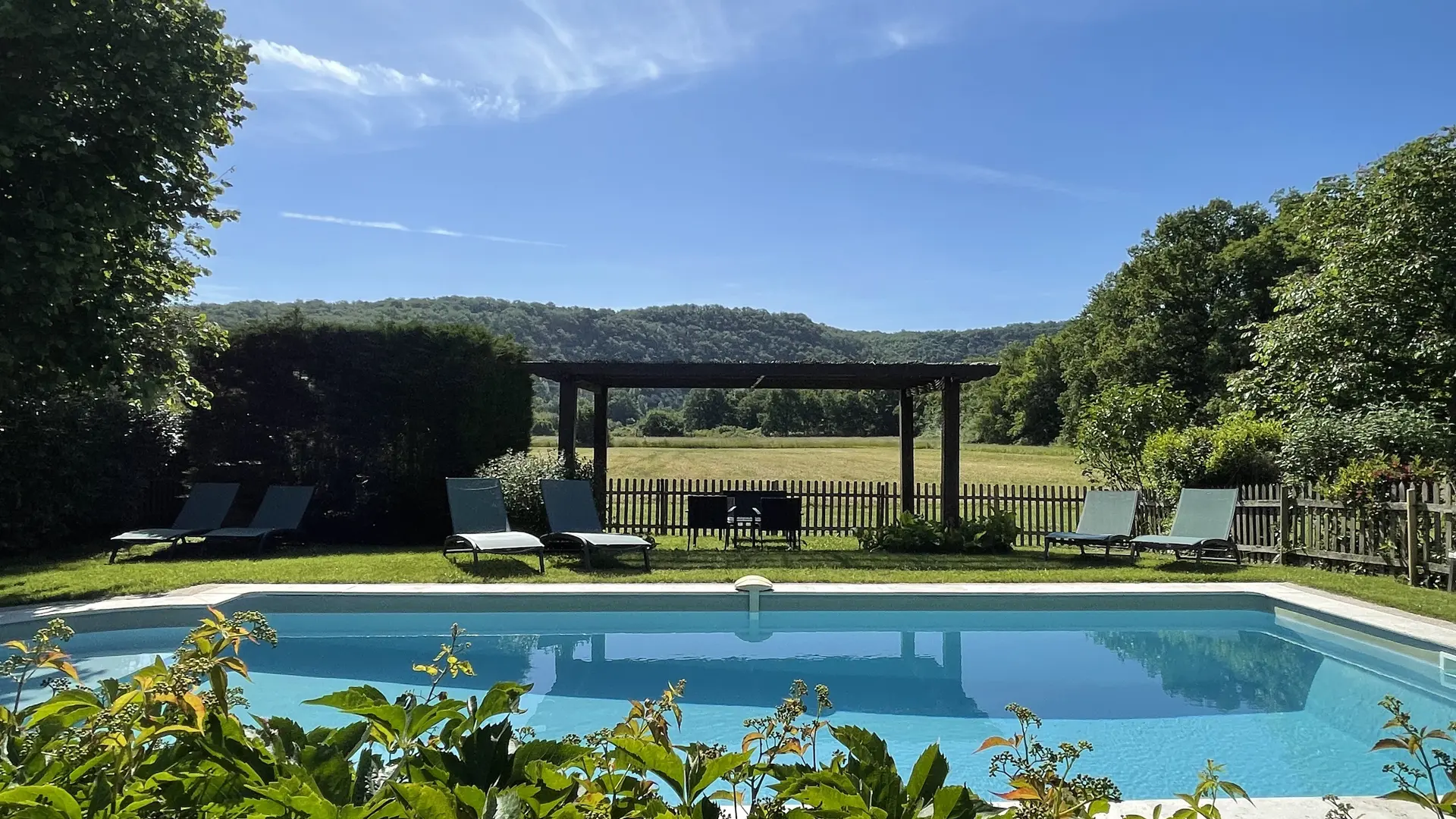 Au bord de la piscine