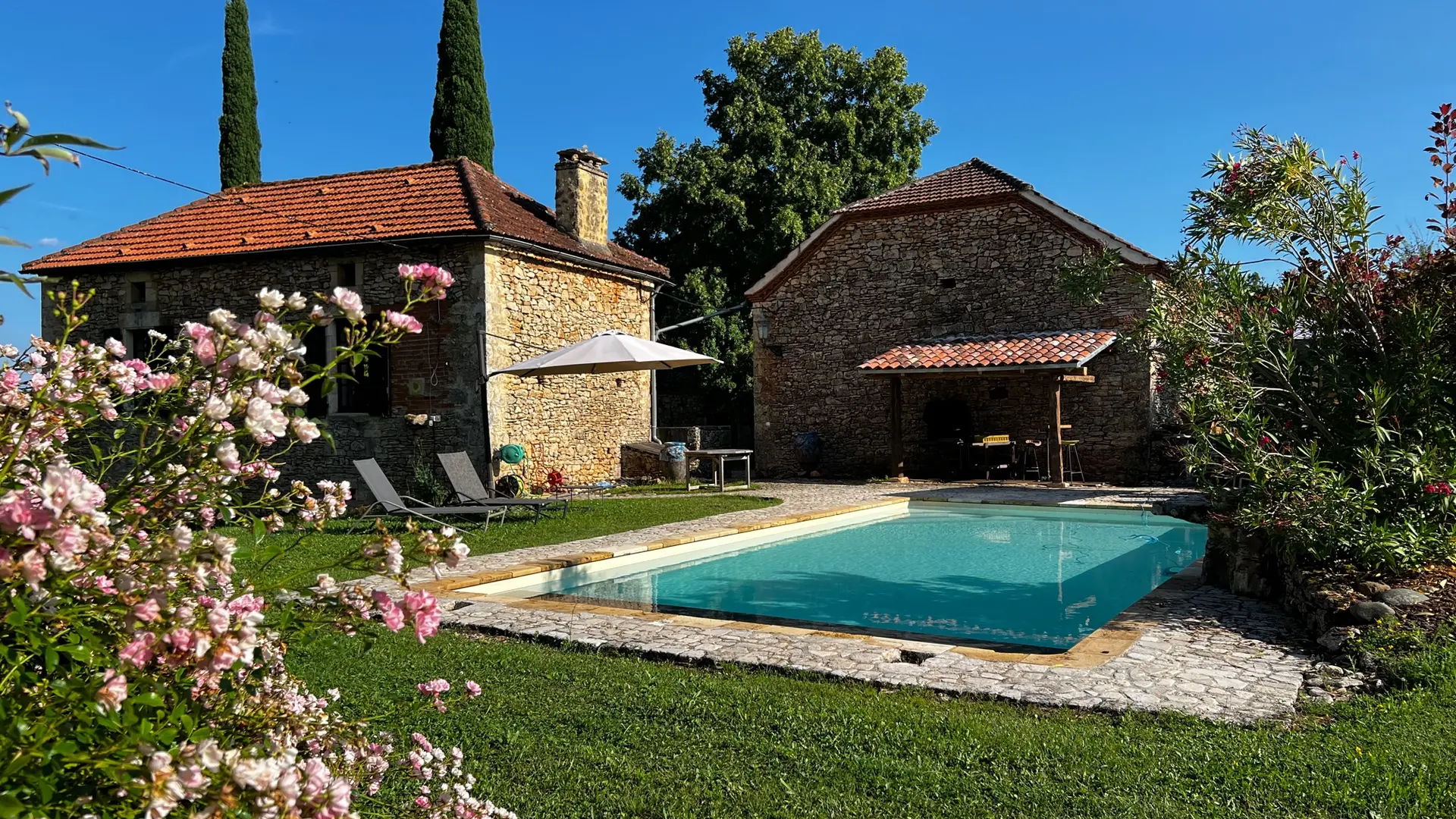 FOURNET BAS côté piscine