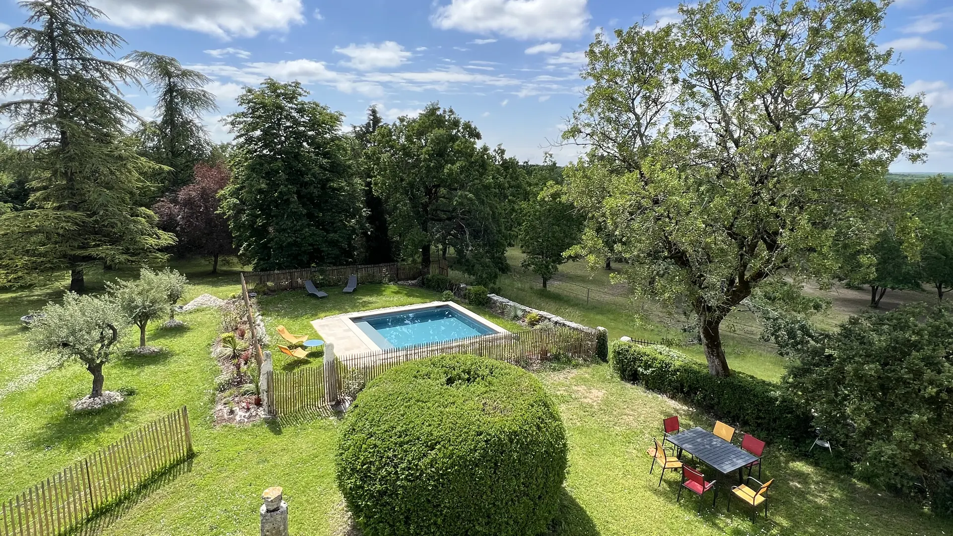 Piscine chauffée en 5x5m et jardin privatif