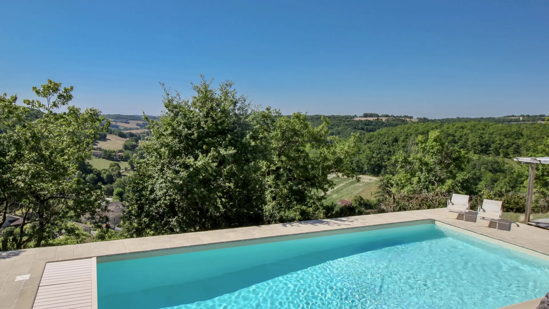 Piscine avec vue