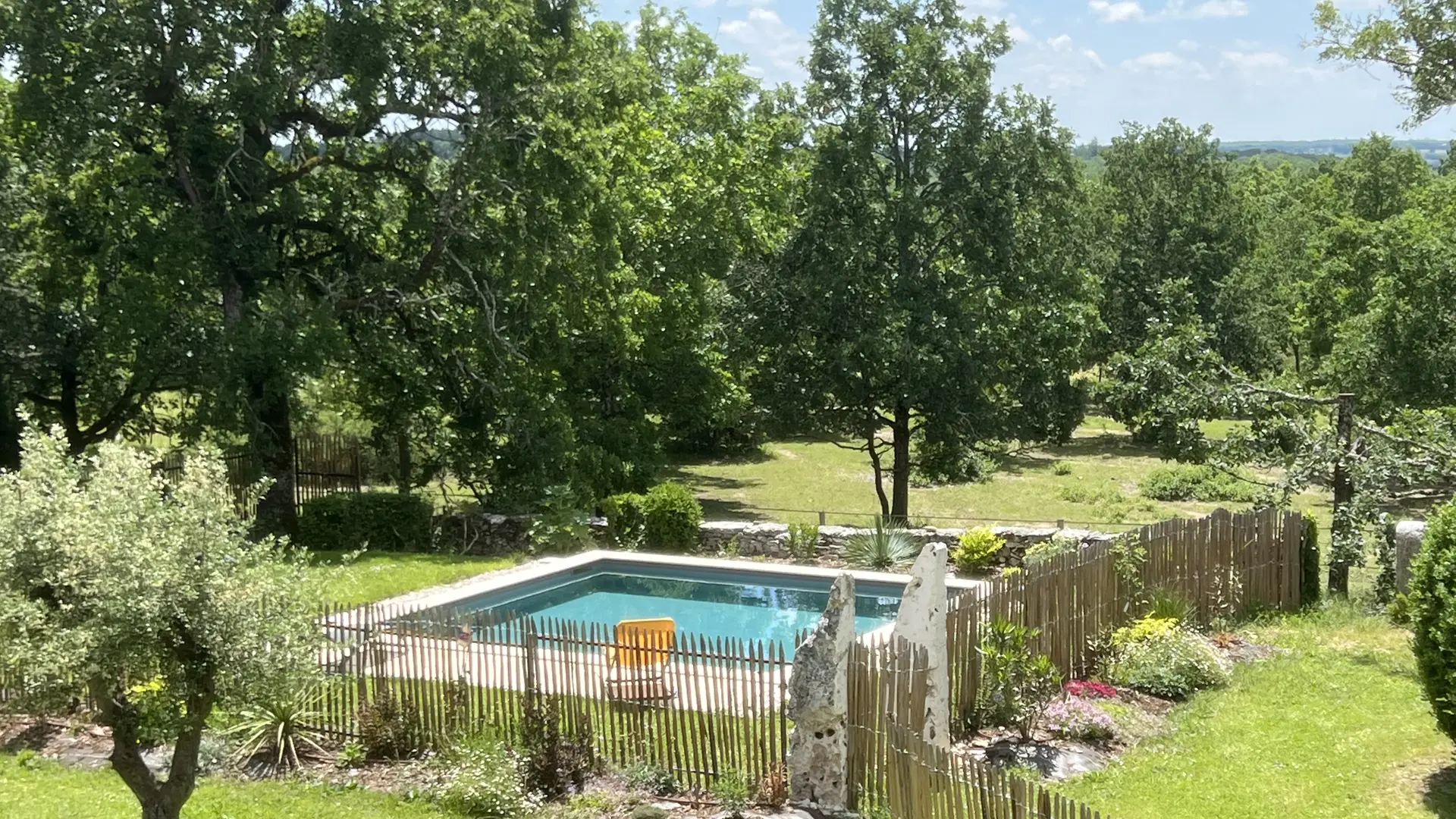 Piscine chauffée clôturée