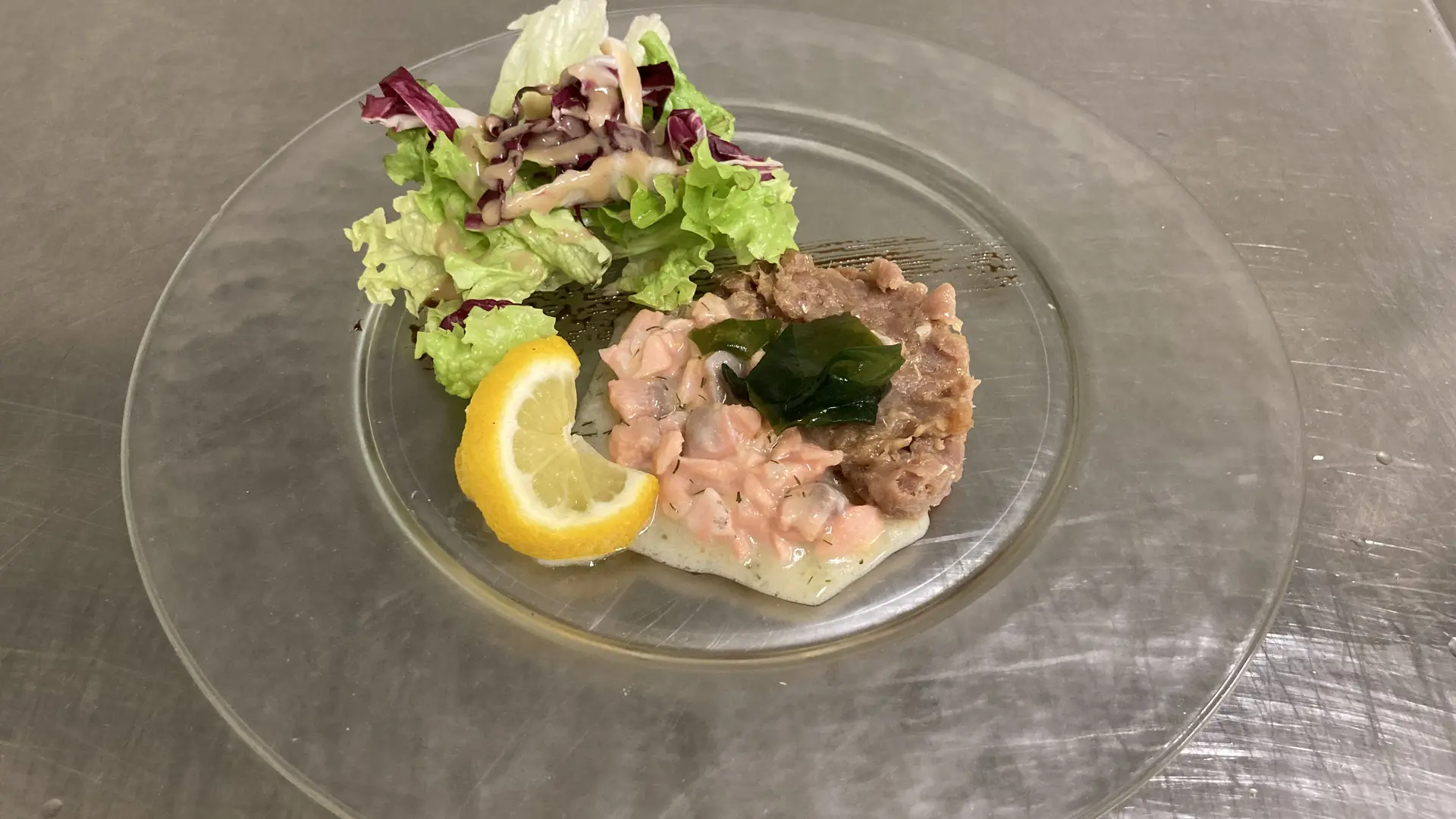 Tartare de thon et saumon au wasabi, gingembre et wakamé