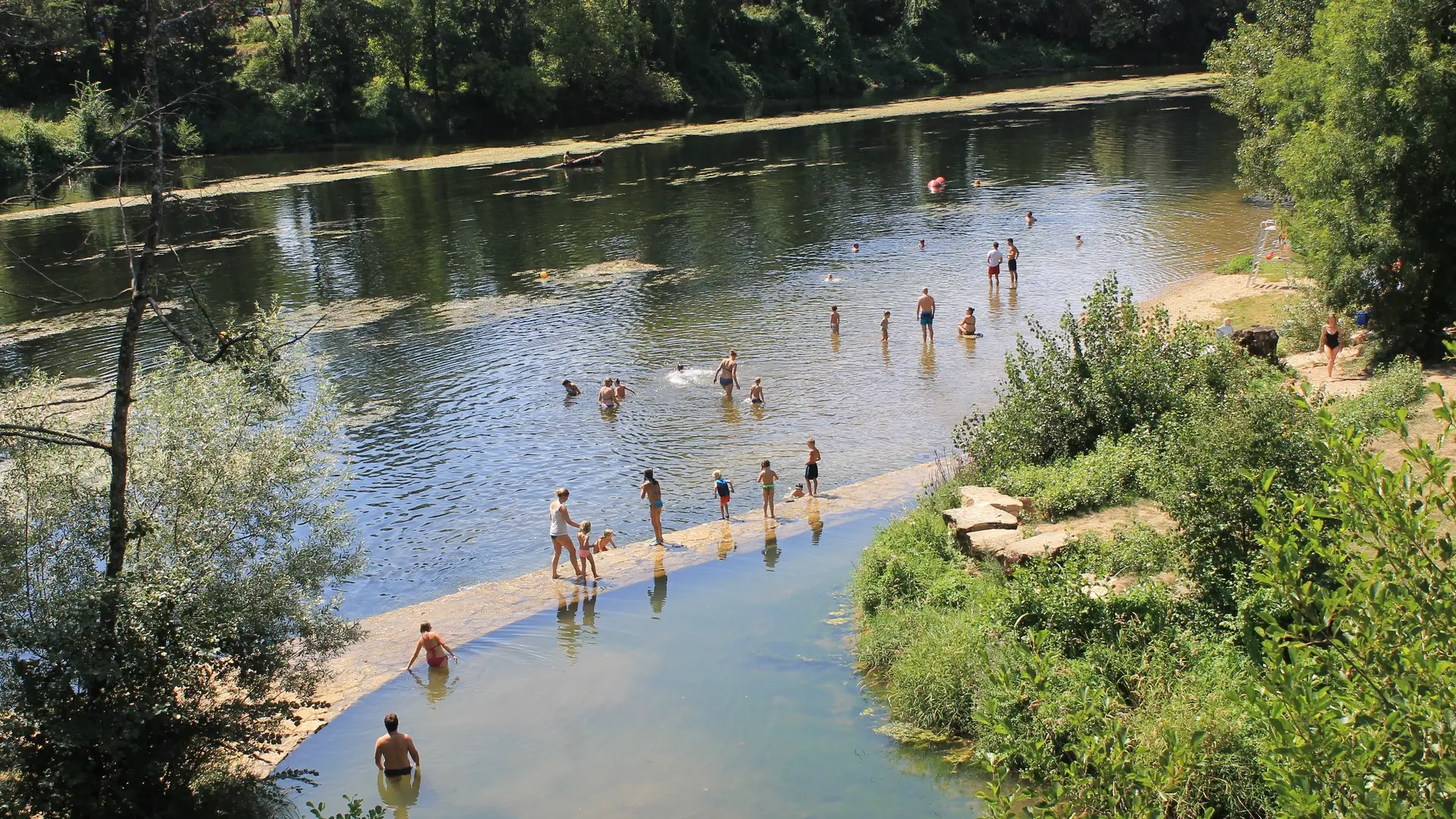 Castelfranc Baignade dans la rivière Lot