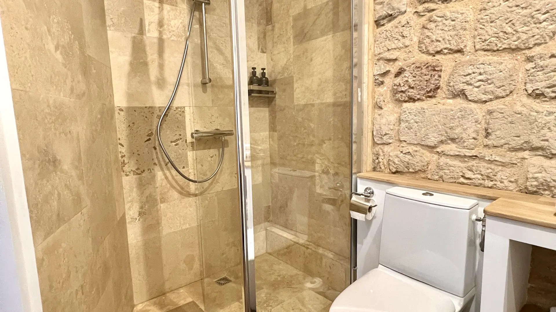 Salle d'eau appartement 9 carennac