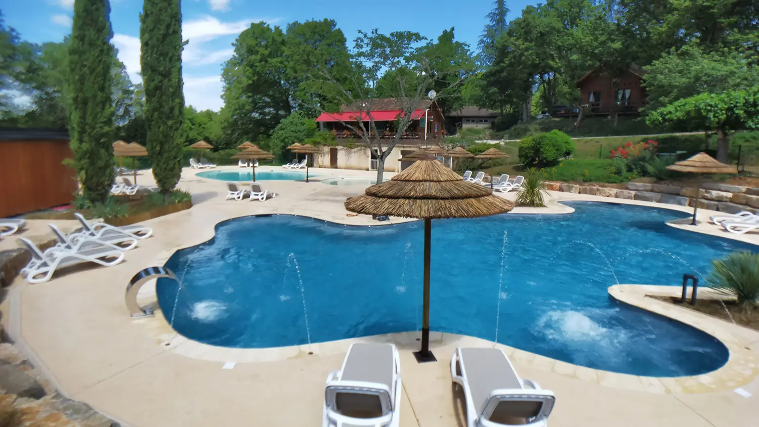 Piscine chauffée avec espace spa et balnéo