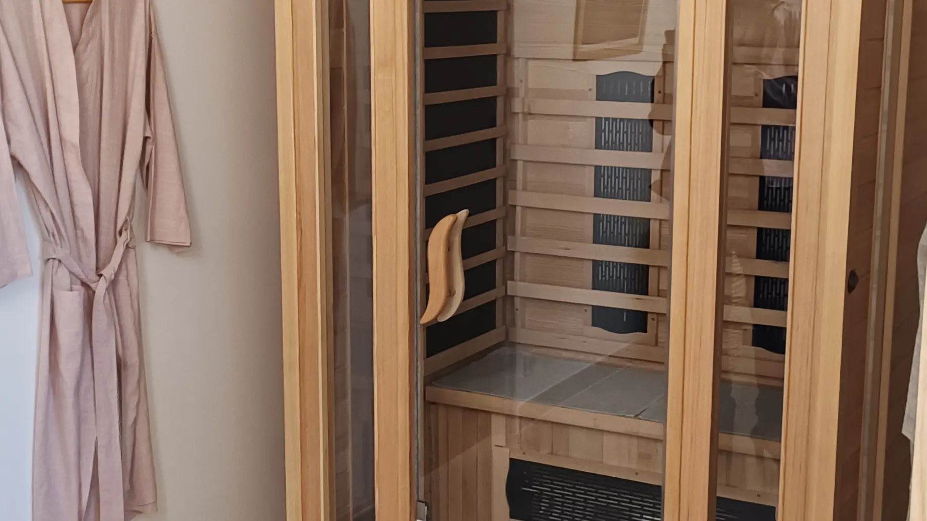 Sauna privatif dans la salle de bain de la grande ourse