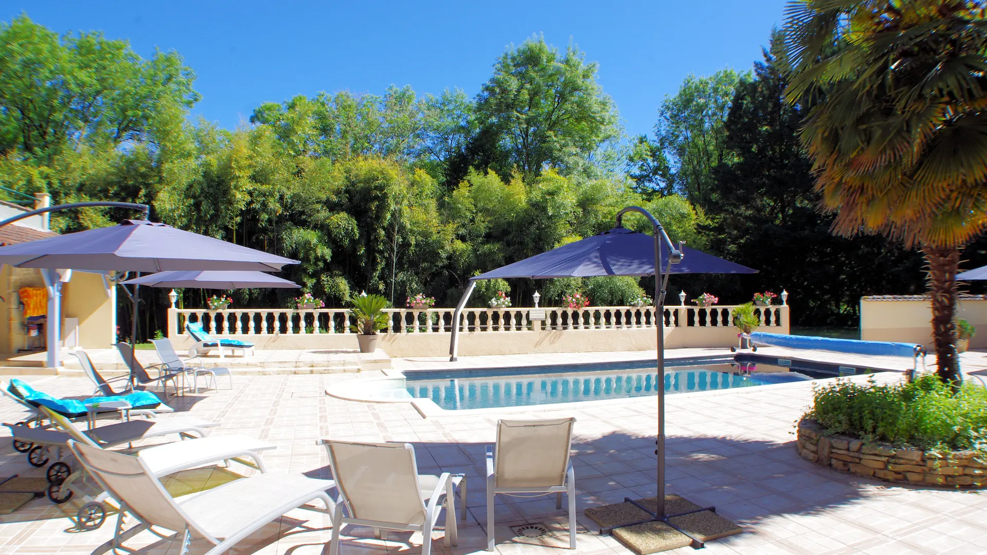 Terrasse de 300 m² avec piscine chauffée