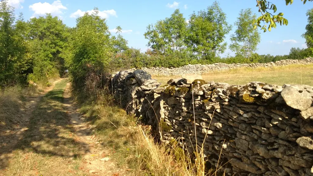 Lugagnac  : Chemin Muret en Pierres Sèches
