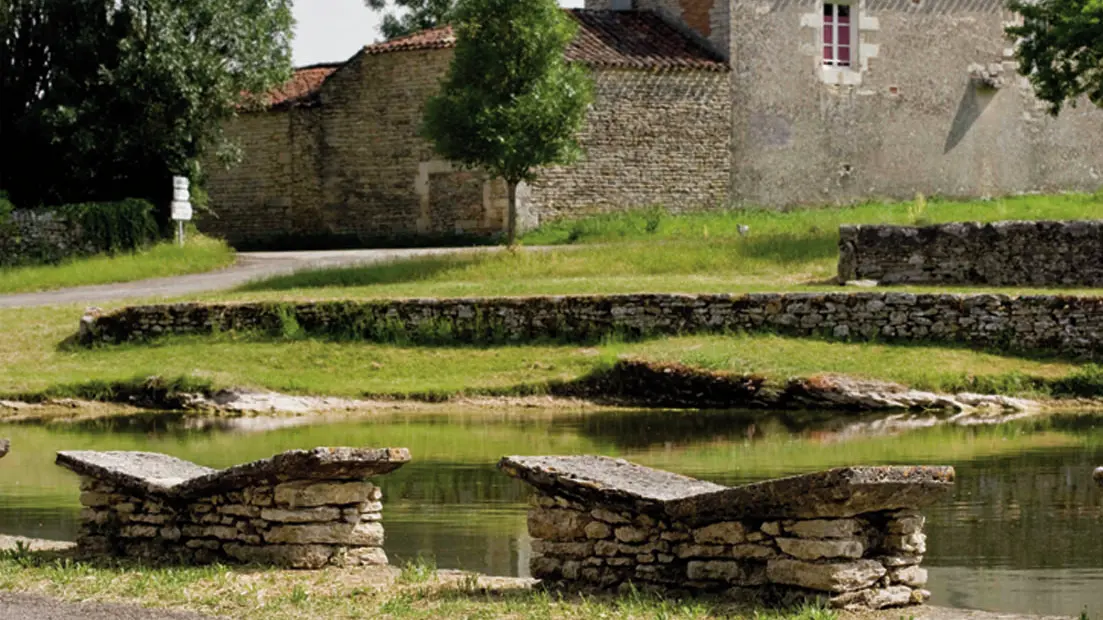 Aujols : Lac et Pierres à Laver