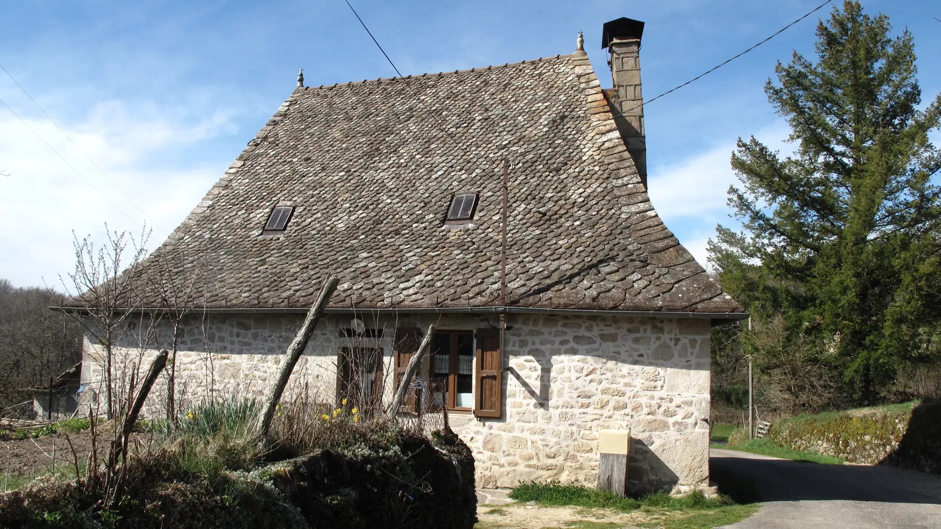 JOLIE MAISON A LA SORTIE DE LISSOULIE